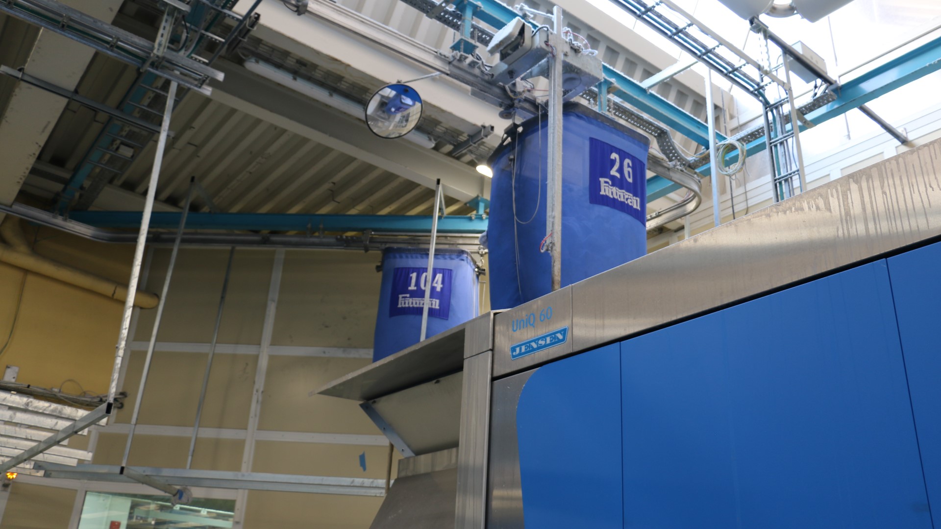Jensen machine of a blue and silver colour partially in the right frame of the picture ©SusBrane Jensen machine of a blue and silver colour partially in the right frame of the picture